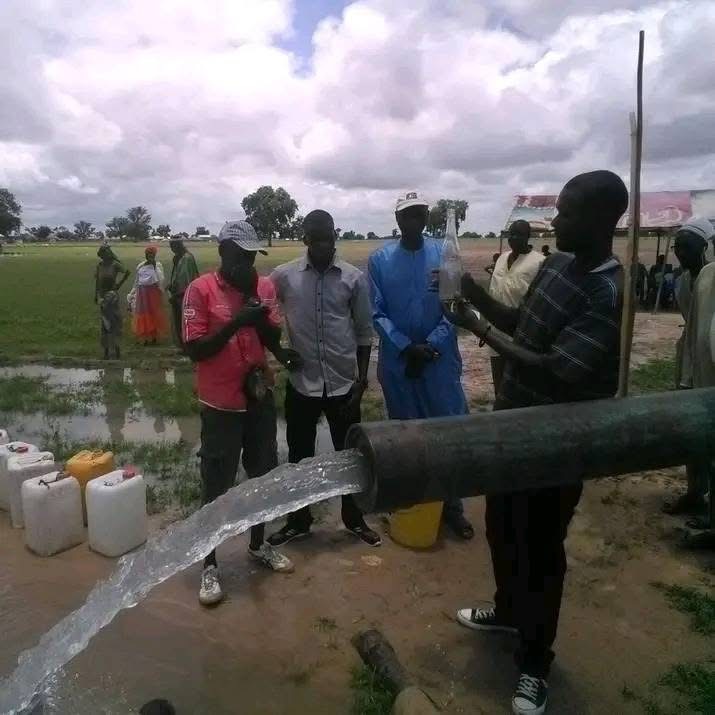Essai de débit et prélèvement d'échantillon d'eau après foration
